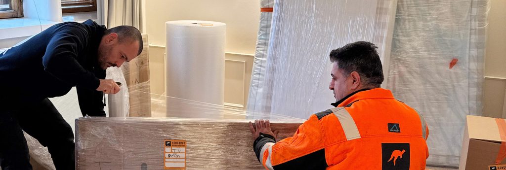 Kalusteet ja irtaimisto on hyvä suojata muuttoa varten. Voit tehdä sen itse tai jättää Kenguruiden tehtäväksi.